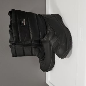 Magellan Boy's Black Snowboots